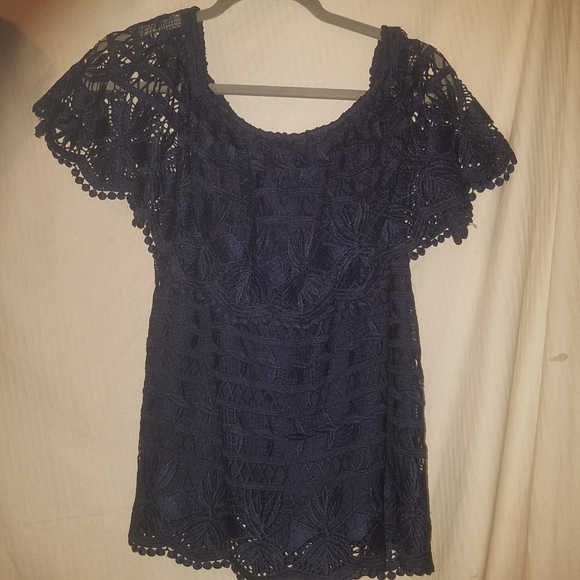 NWOT-Beautiful navy lace top - Picture 1 of 2